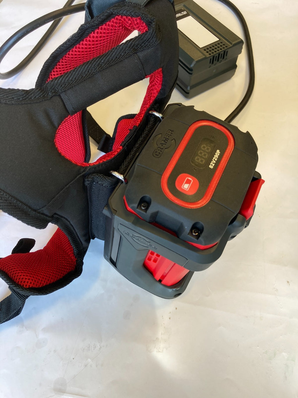 CRAMER 82V ZAINO PORTA BATTERIE CON ADATTATORE E FINTA BATTERIA A82BH-CR3